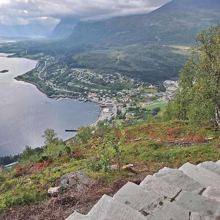 Дом отдыха Rossgarden, Lyngen Lyngseidet